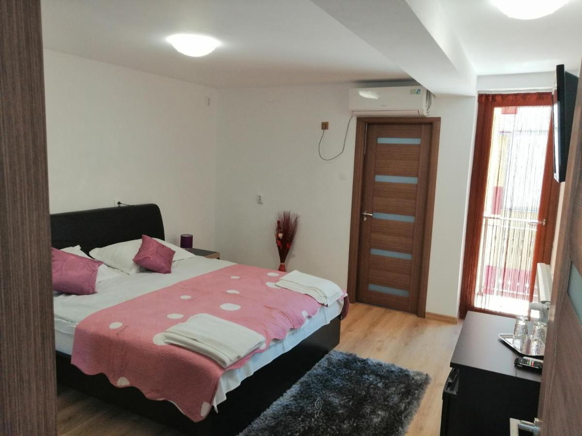 Casa Gabi'S Hotel Orsova Ngoại thất bức ảnh