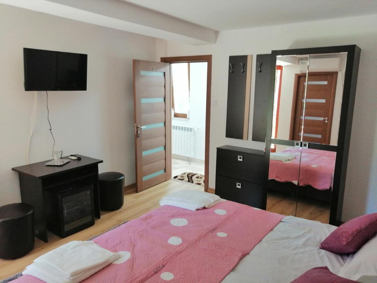 Casa Gabi'S Hotel Orsova Ngoại thất bức ảnh